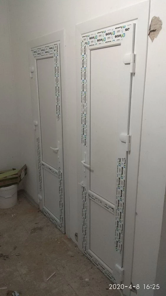 Глухие пластиковые двери
